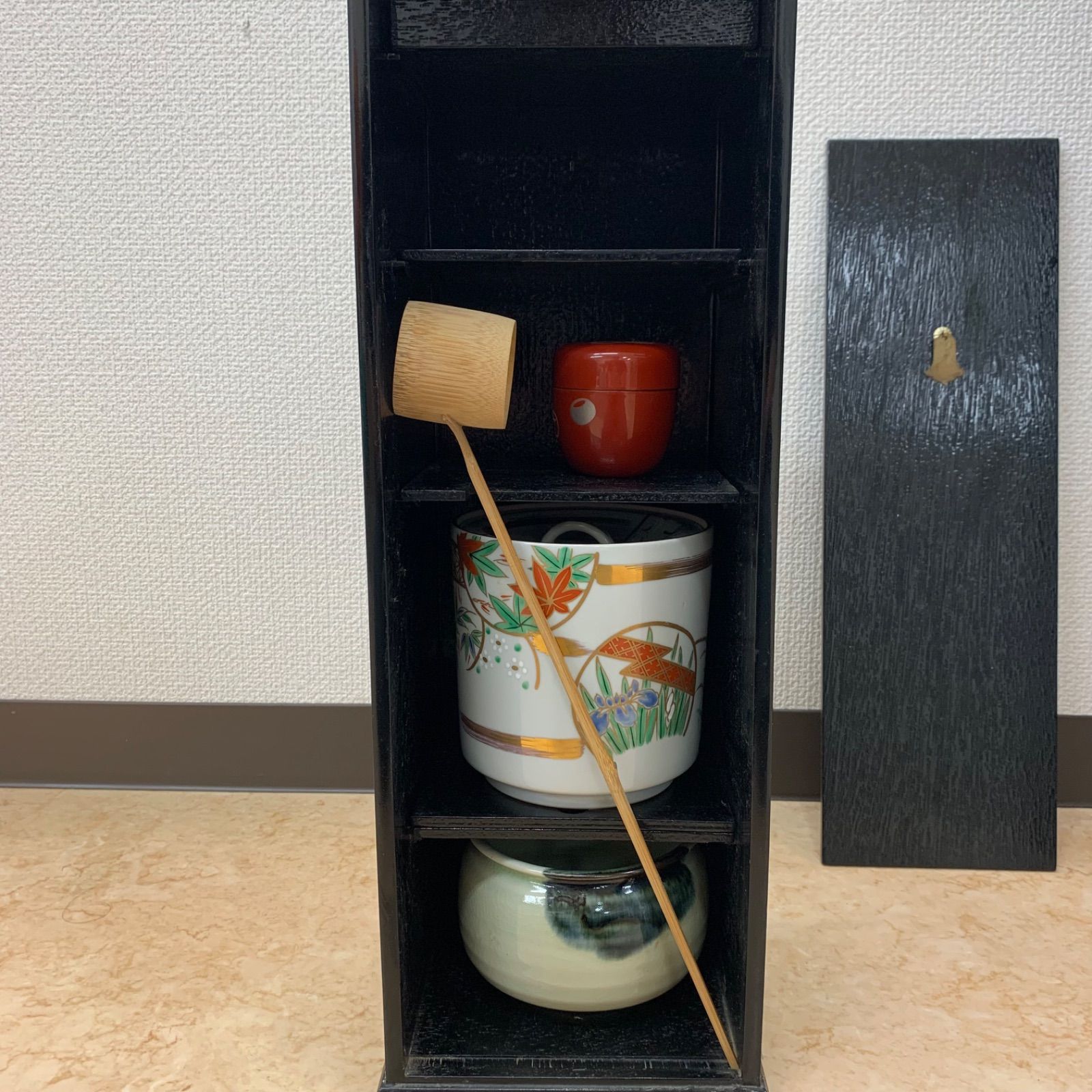 茶道具セット 一式 黒漆塗り棚付き 棗・茶碗・茶筅・水指　C442③