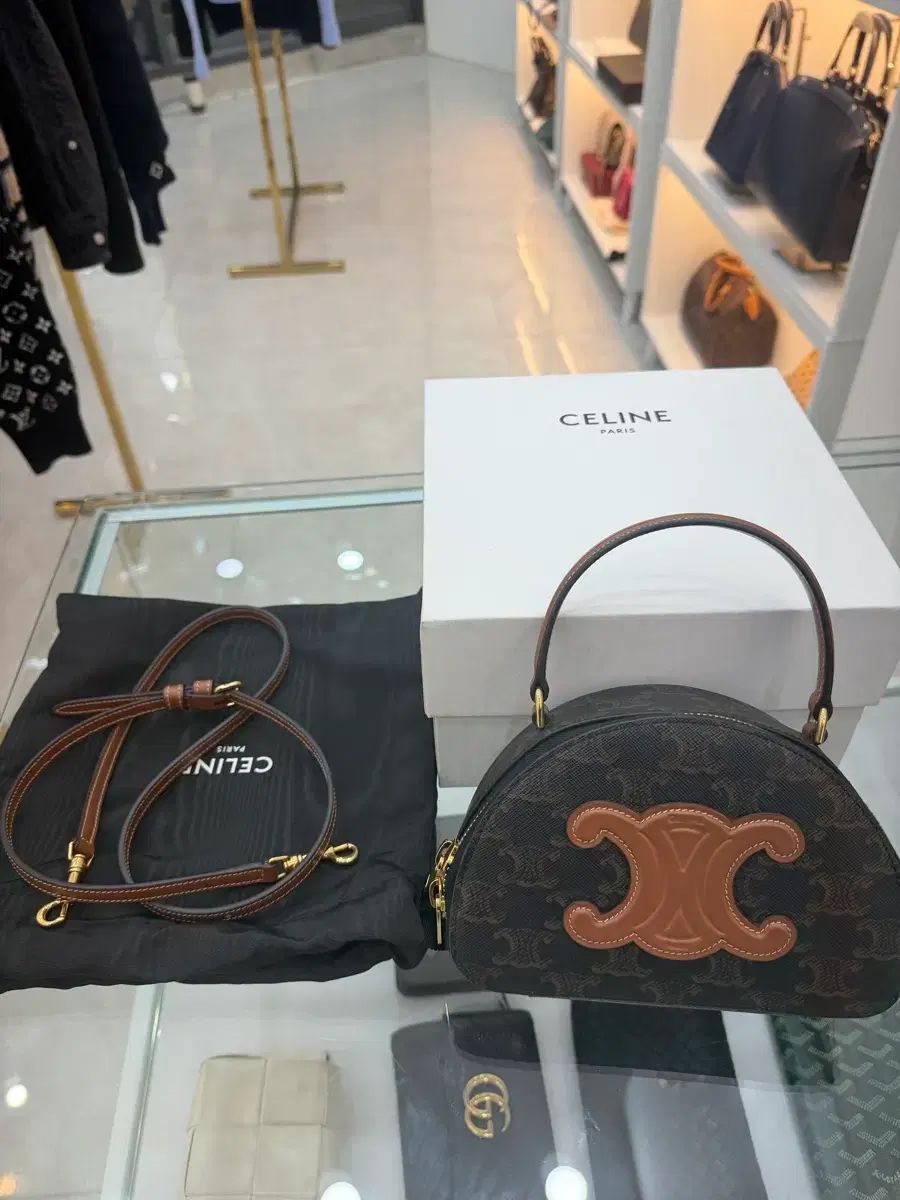 正規品 セリーヌ ハーフムーン バッグ