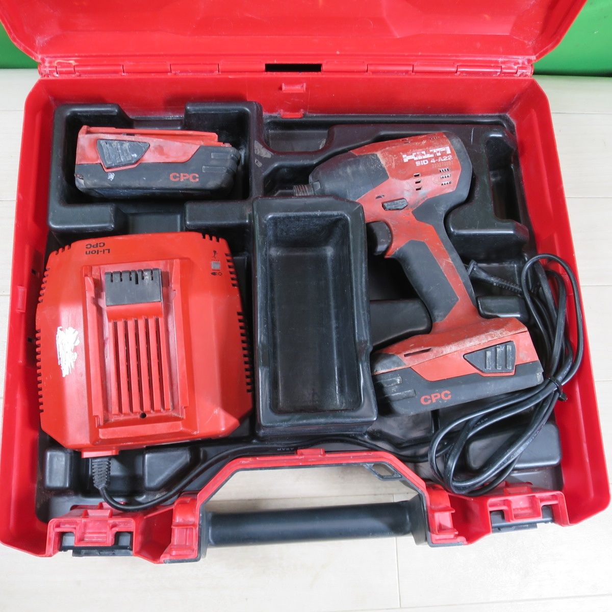 [送料無料] バッテリー2個付き☆HILTI ヒルティ インパクトドライバー SID 4-A22 電動 工具 充電式 DIY コードレス ①☆