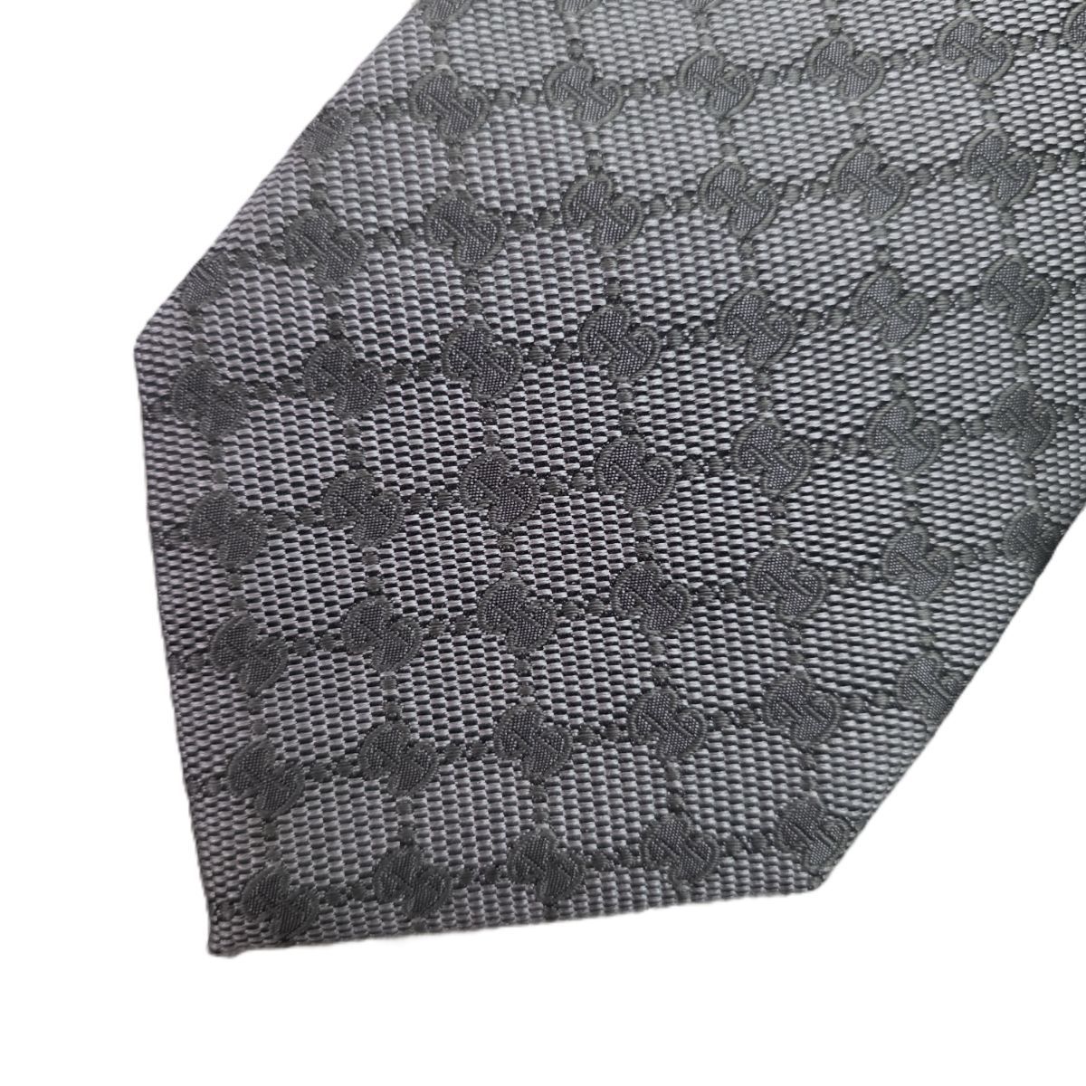 GUCCI グッチ GG柄 ライン入り ネクタイ 221582 シルク グレー  メンズ【中古】 GUCCI グッチ GG柄 ライン入り ネクタイ 221582 メンズ シルク グレー
