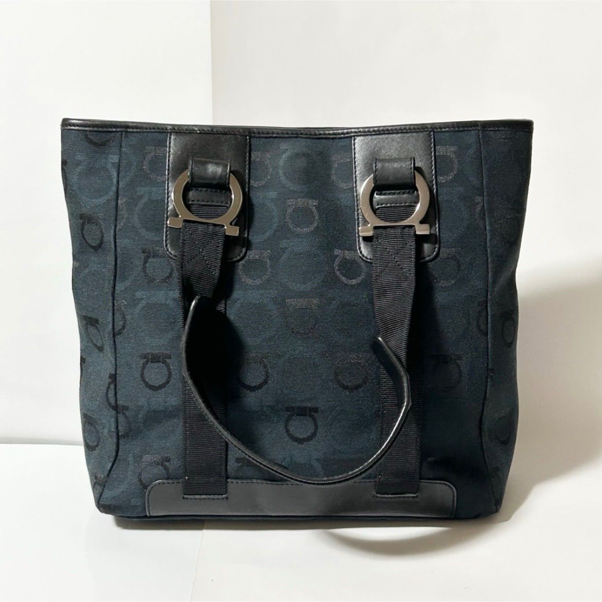 Salvatore Ferragamo フェラガモ ガンチーニ キャンバス レザー トートバッグ ブラック シルバー金具 D1001150G