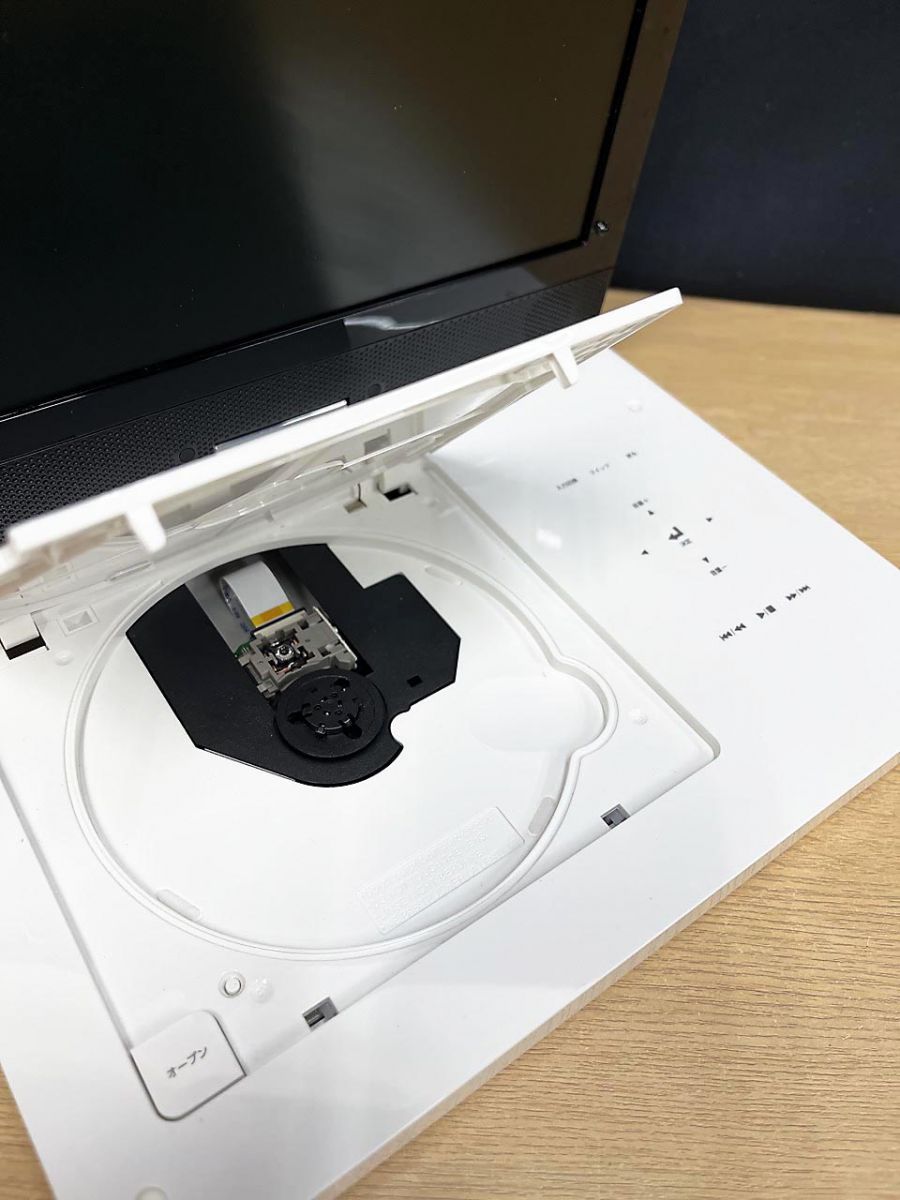 TOSHIBA 東芝 REGZA レグザ ポータブルDVDプレーヤー SD-P1010S - メルカリ