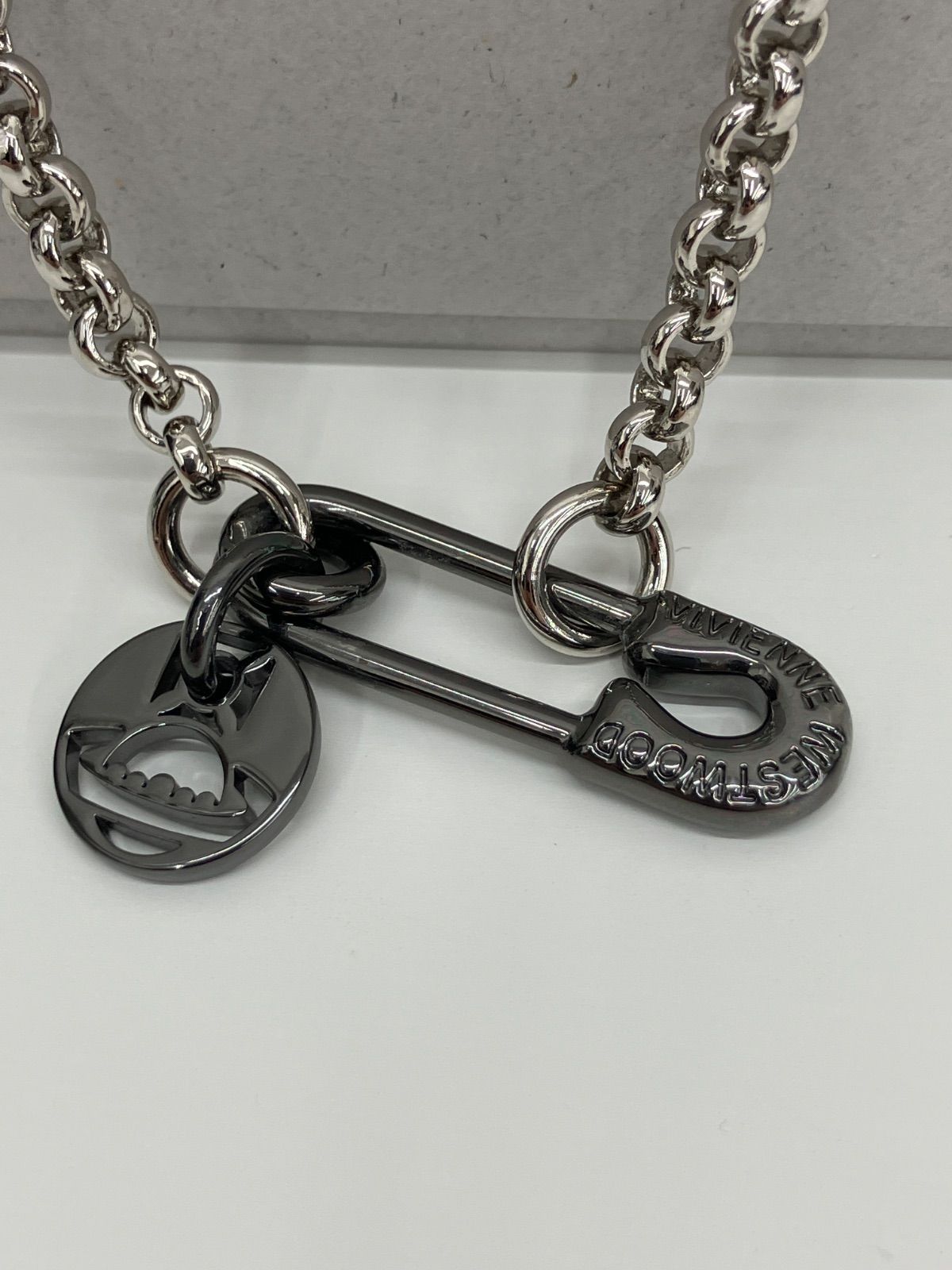 美品】Vivienne Westwood セーフティピン ネックレス 限定色 No.61910 