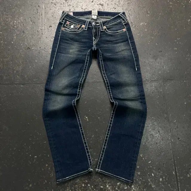 27 トゥルーレリジョン ビリー ブーツカット デニム