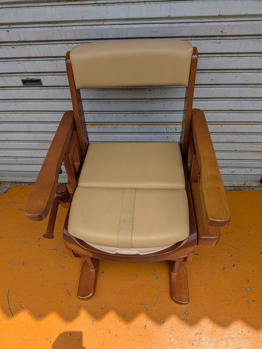 送料無料　中古品　ポータブルトイレ 家具調セレクトR はねあげ ひじ掛けタイプ　km-26-0529-04