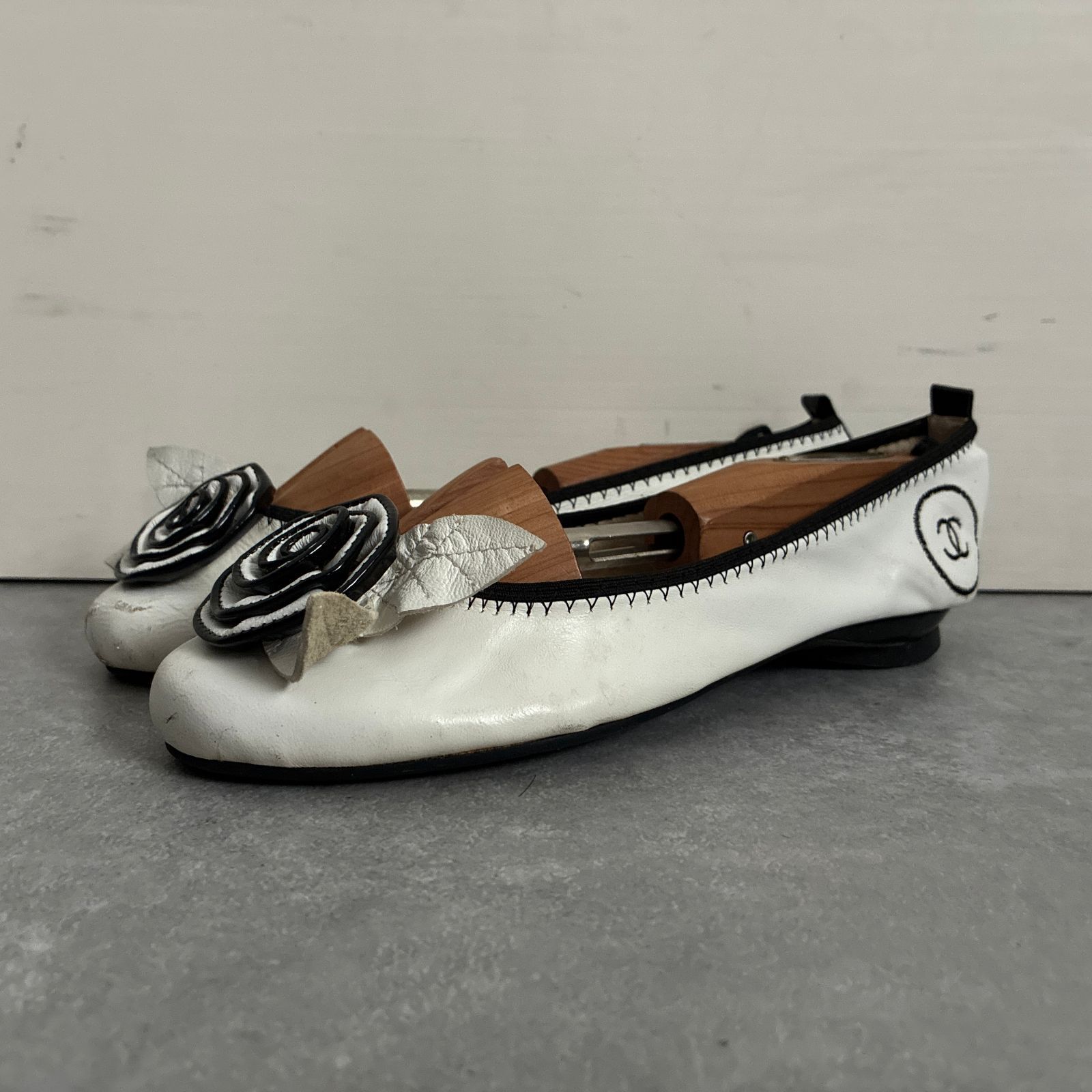 CHANEL フラワーコサージュ 本革レザー フラット パンプス バレエ