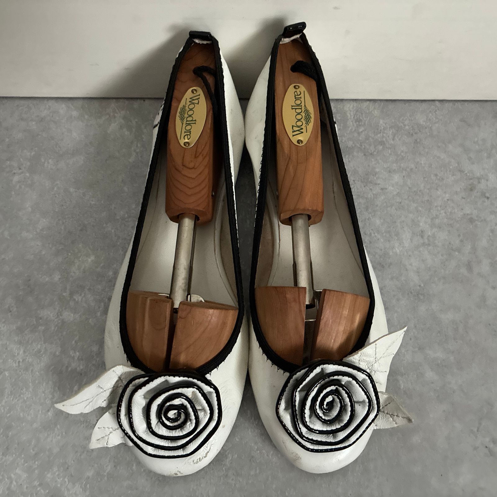 CHANEL フラワーレザー　フラットシューズ CHANEL フラワーコサージュ 本革レザー フラット パンプス バレエ