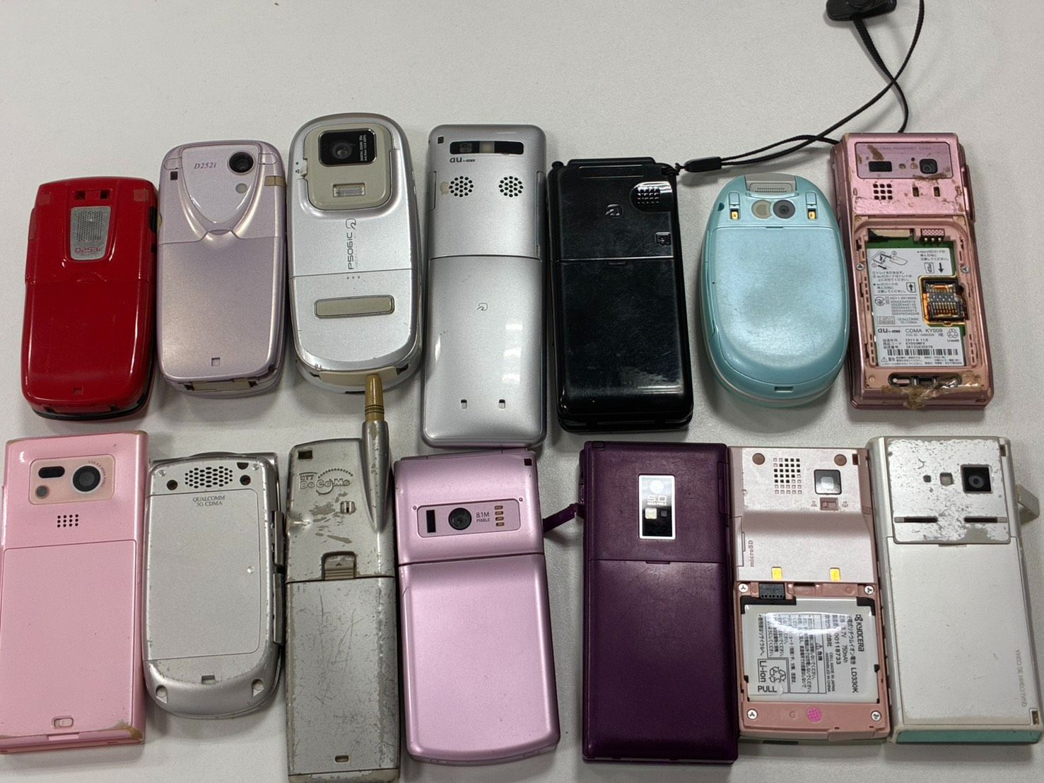 ジャンクガラケー14台まとめ売り - メルカリ