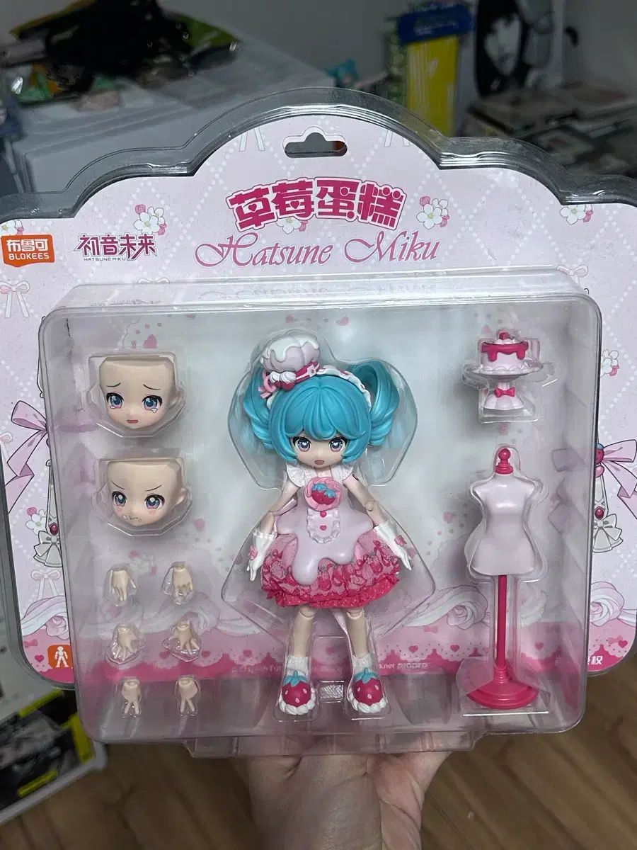 (開封品) ブロッキー いちごケーキ 初音ミク