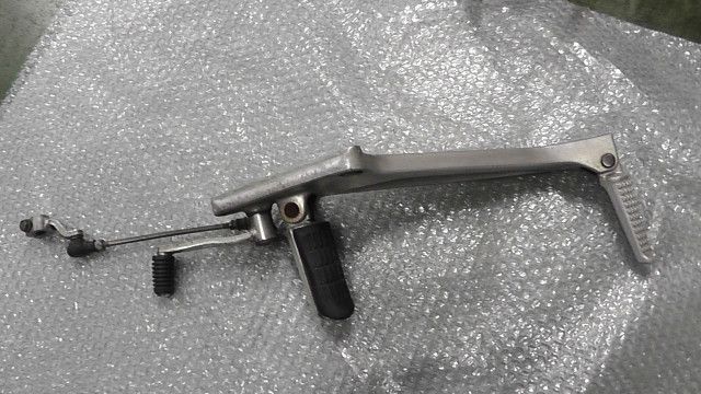 CB400 SUPER FOUR　NC31-1211xxx　の　ステップ　左:#1781747508