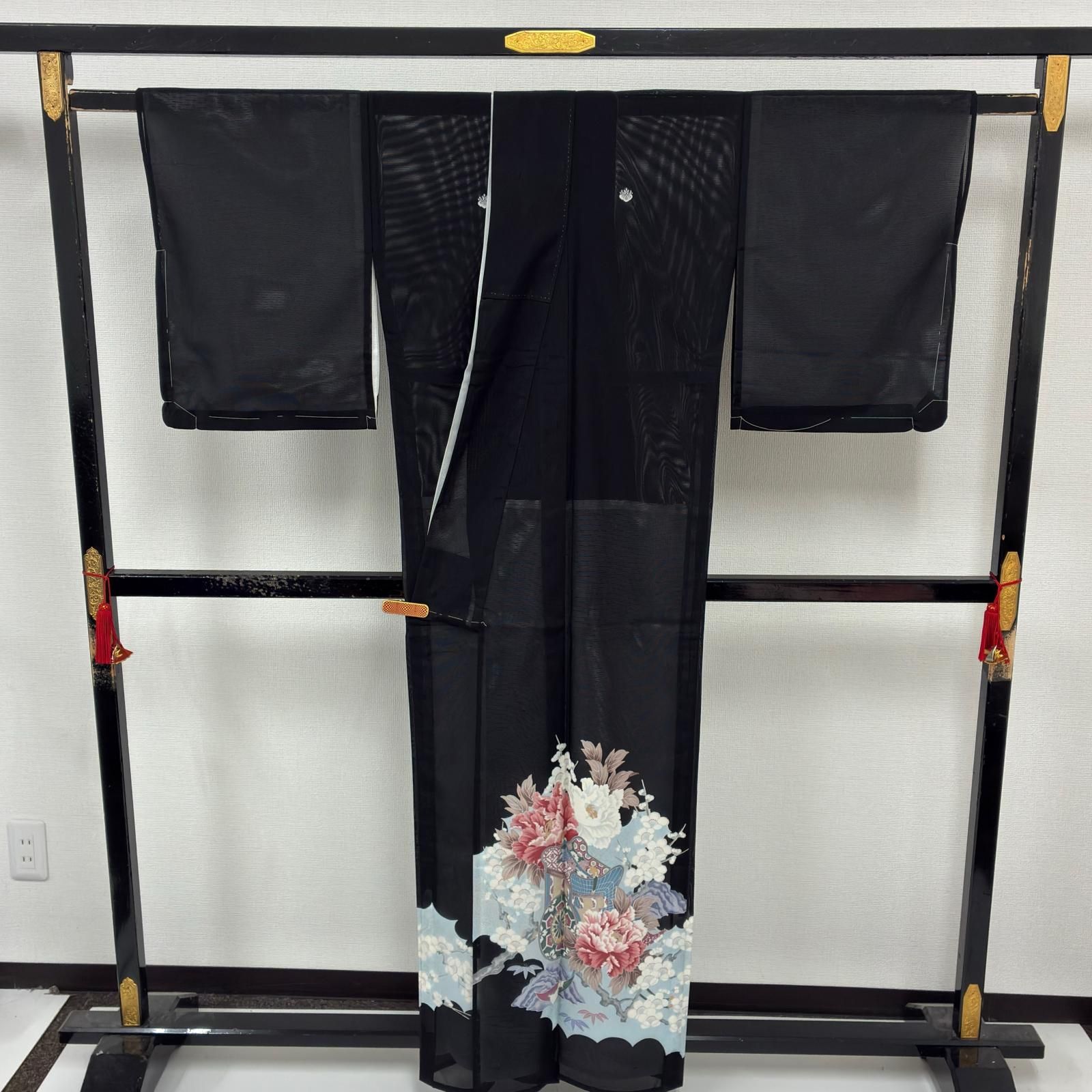 【夏着物　絽】化繊　洗えるお着物　夏黒留袖　比翼付き　五つ紋 夏着物 洗える着物 絽 黒留袖 上品な染め 五つ紋 化繊 着物 a-318