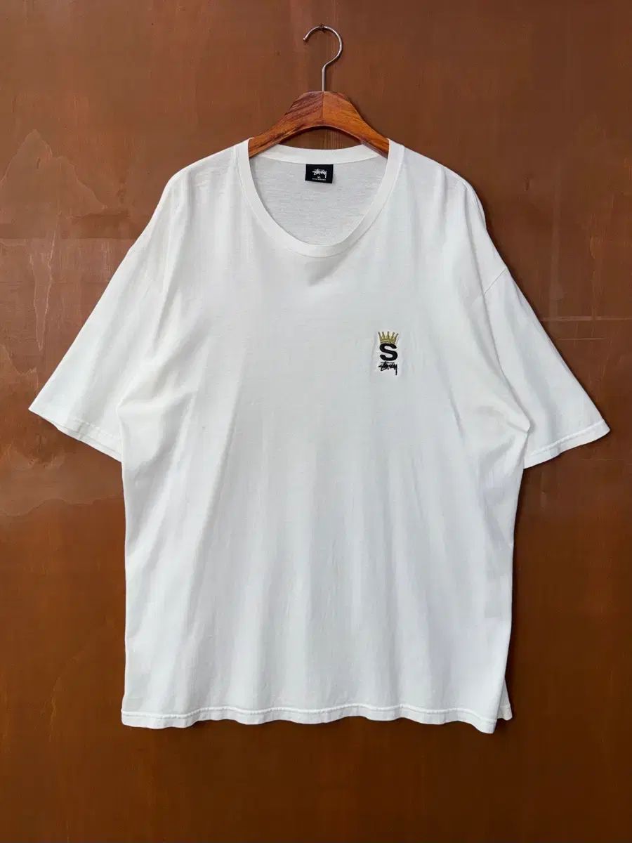STU SaTurday of Us クラウン S ロゴ Tシャツ