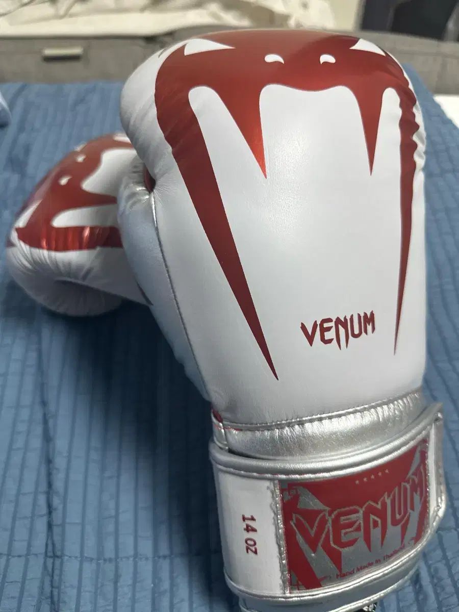 VENUM ヴェナム ジャイアント 3 0 14oz レッド シルバー 限定モデル