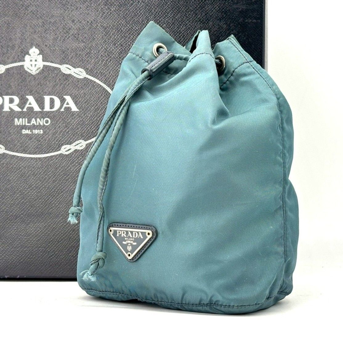希少色✨PRADA トライアングルロゴ　テスートナイロンポーチ ターコイズブルー 静かに色を遊ぶ】 PRADA 巾着ポーチ トライアングルロゴ テスート