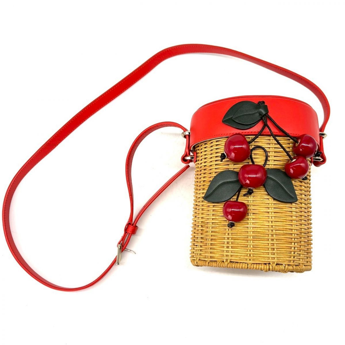 【夏をひと粒まとって】　kate spade　かごバッグ ピクニック ウィッカー クロスボディ さくらんぼ ショルダーバッグ ラタン　レッド