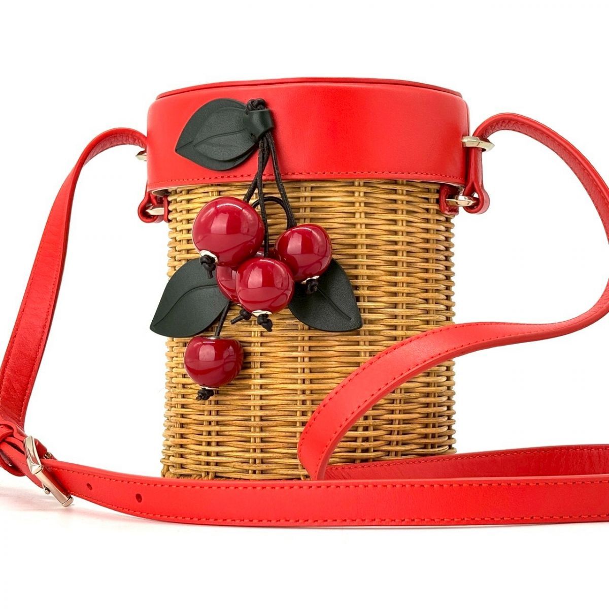 【夏をひと粒まとって】　kate spade　かごバッグ ピクニック ウィッカー クロスボディ さくらんぼ ショルダーバッグ ラタン　レッド