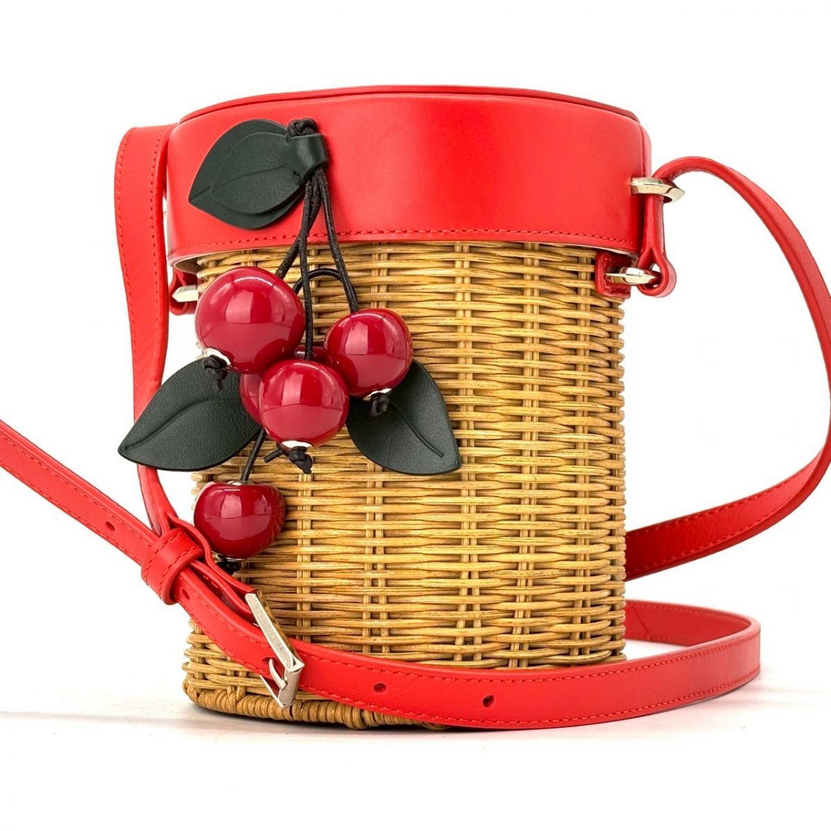 【夏をひと粒まとって】　kate spade　かごバッグ ピクニック ウィッカー クロスボディ さくらんぼ ショルダーバッグ ラタン　レッド