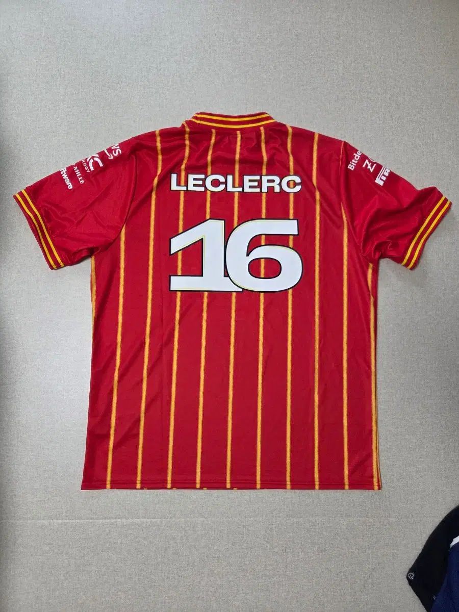 プーマ Ferrari SFチーム サッカー ジャージ バーントレッド (XL)