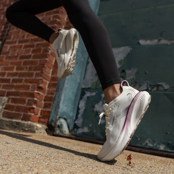 ブルックス レディース シューズ スニーカー Brooks Womens Adrenaline GTS 25 Running Shoes Coconut