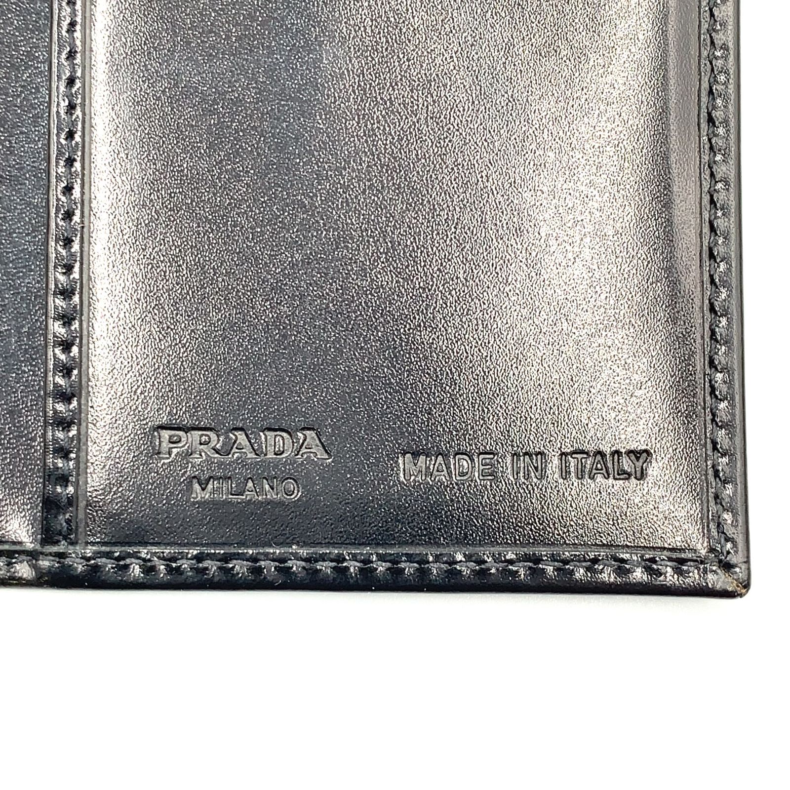 【傷少】PRADA メタリックシルバーレザー 長財布 新着】PRADA コーナーメタルロゴ レザー ブラック 二つ折り長財布