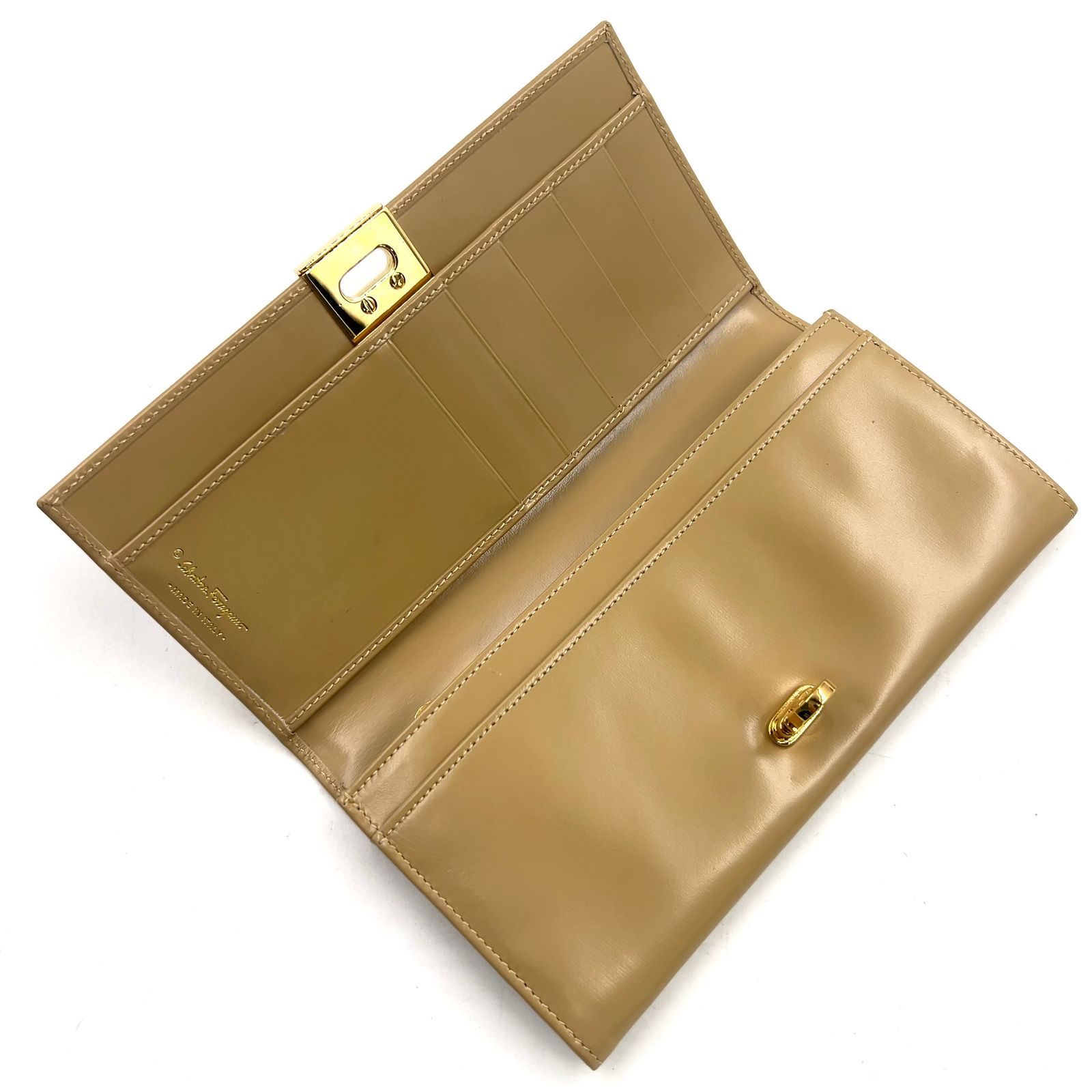新着】Salvatore Ferragamo ガンチーニ レザー ベージュ 長財布