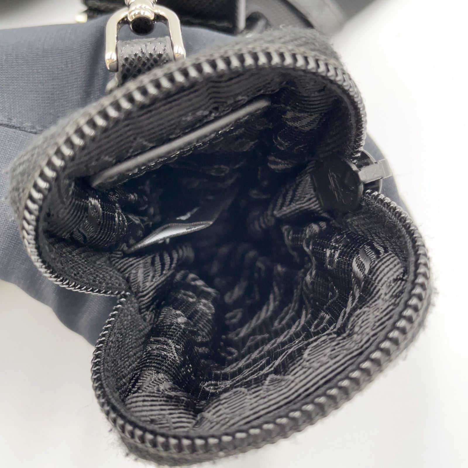 新着】PRADA 三角ロゴプレート Re-Nylon ナイロン ブラック ショルダー