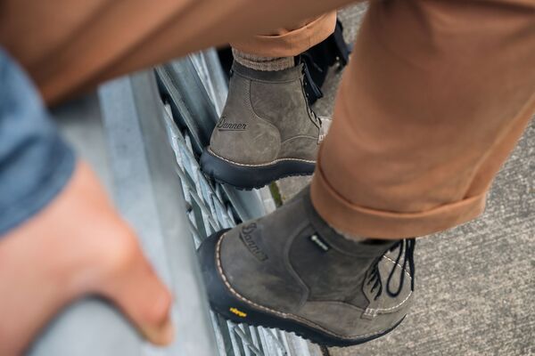 ダナー メンズ シューズ ブーツ・レインブーツ Danner Mens Logger Moc 917 GORETEX Boots Charcoal チャコール ダナー メンズ シューズ ブーツ・レインブーツ Danner Mens Logger Moc 917 GORETEX Boots Charcoal チャコール