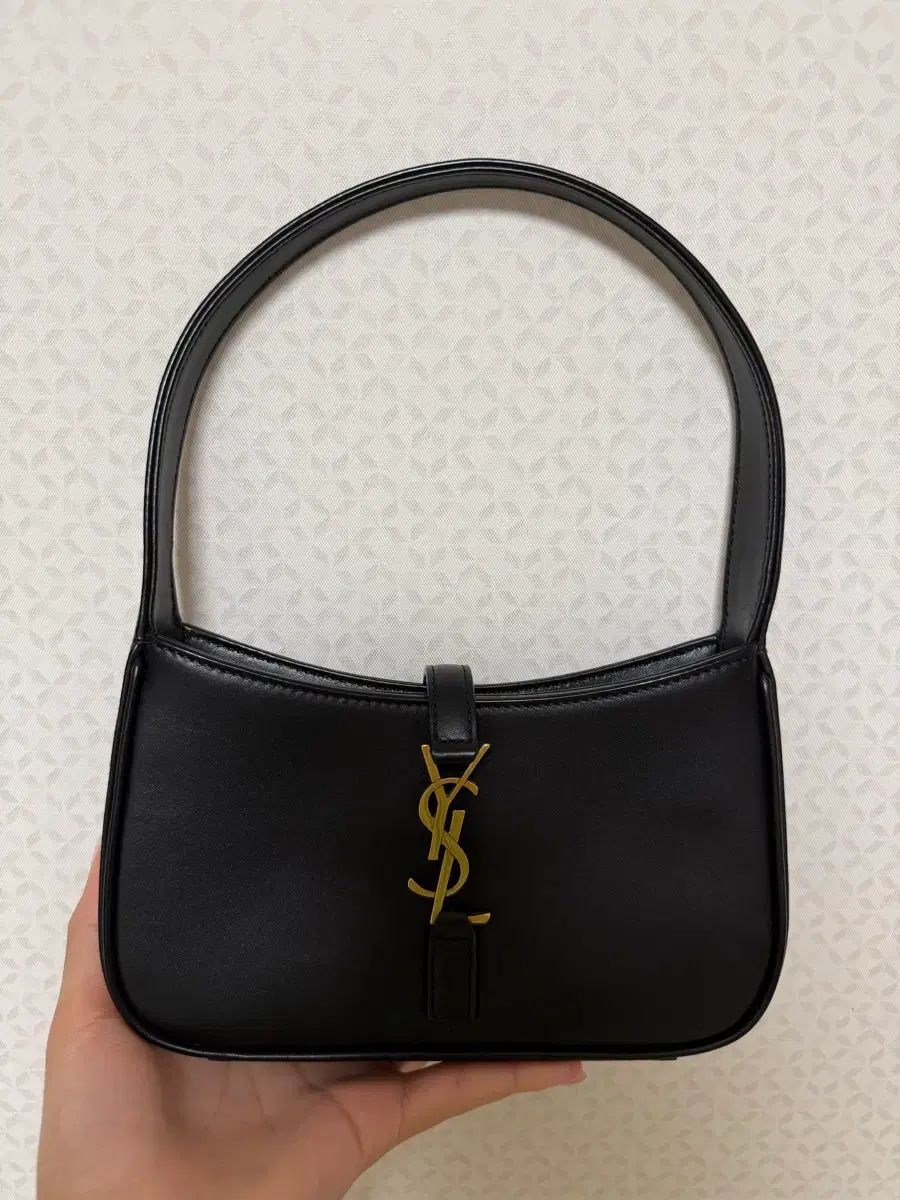 Saint Laurent サンローラン 5A7 ミニ HOBO BAG ブラック