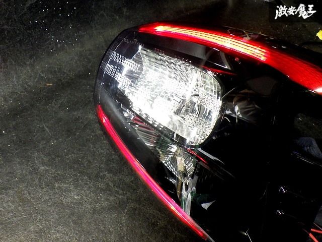 【破損無し！ 即発送！】点灯OK！ トヨタ 純正 NSP170G NHP170G シエンタ 前期 LED テールライト テールランプ 右 運転席 KOITO 52-284