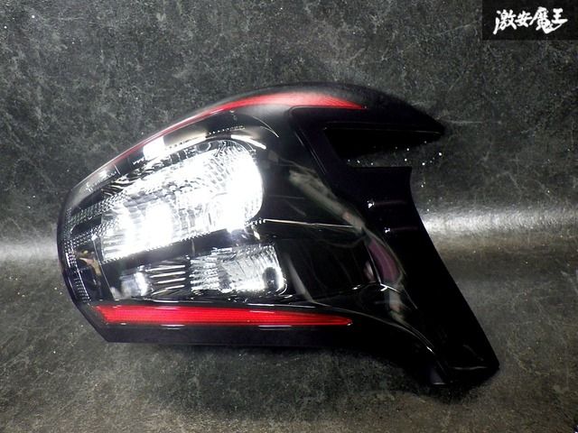【破損無し！ 即発送！】点灯OK！ トヨタ 純正 NSP170G NHP170G シエンタ 前期 LED テールライト テールランプ 右 運転席 KOITO 52-284