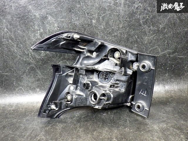 【破損無し！ 即発送！】点灯OK！ トヨタ 純正 NSP170G NHP170G シエンタ 前期 LED テールライト テールランプ 右 運転席 KOITO 52-284