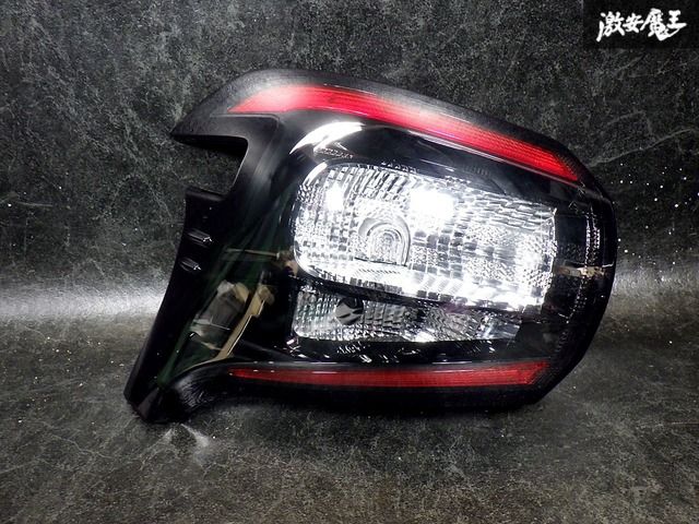 【破損無し！ 即発送！】点灯OK！ トヨタ 純正 NSP170G NHP170G シエンタ 前期 LED テールライト テールランプ 左 助手席 KOITO 52-284