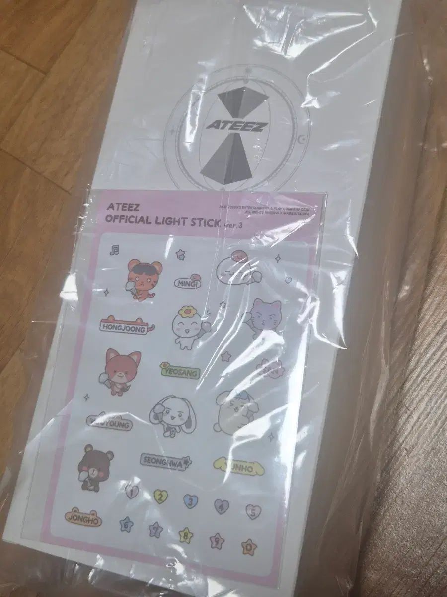 ATEEZ（エイティーズ・アチズ） ペンライト ライティニ3 出品