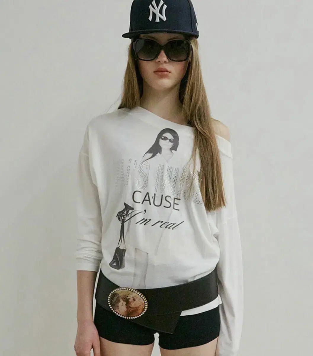 SCULPTOR オフショルダー Tシャツ Urban Muse Tee White