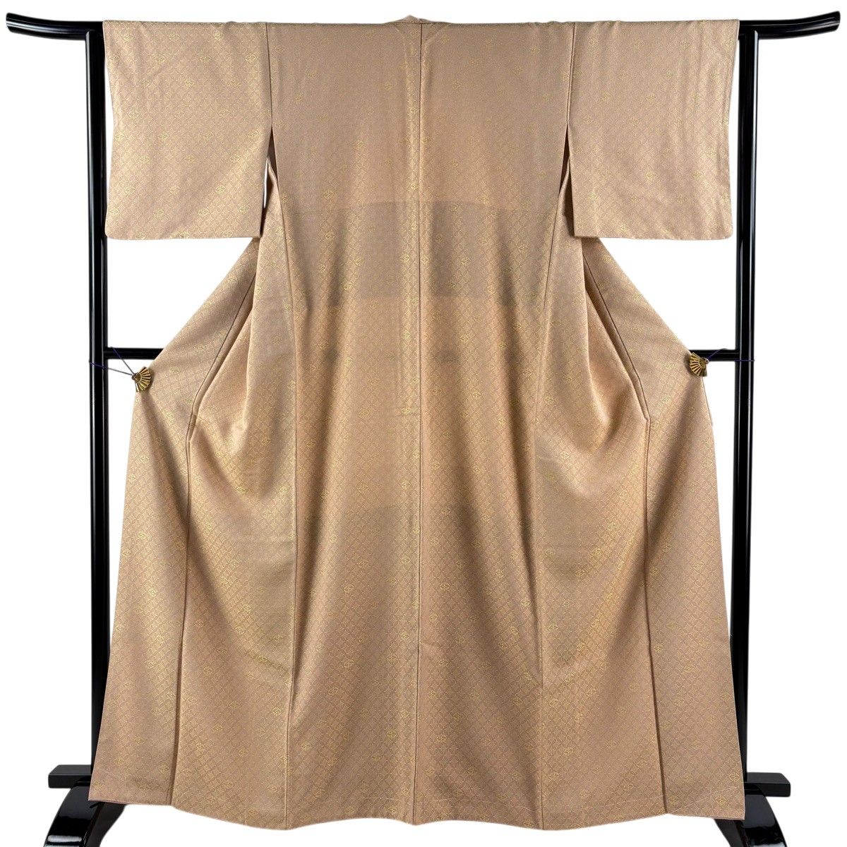【美品】 お召 身丈164.5cm 裄丈62.5cm S 袷 向かい鶴 花菱 ピンクベージュ 正絹 逸品 一つ紋 【中古】