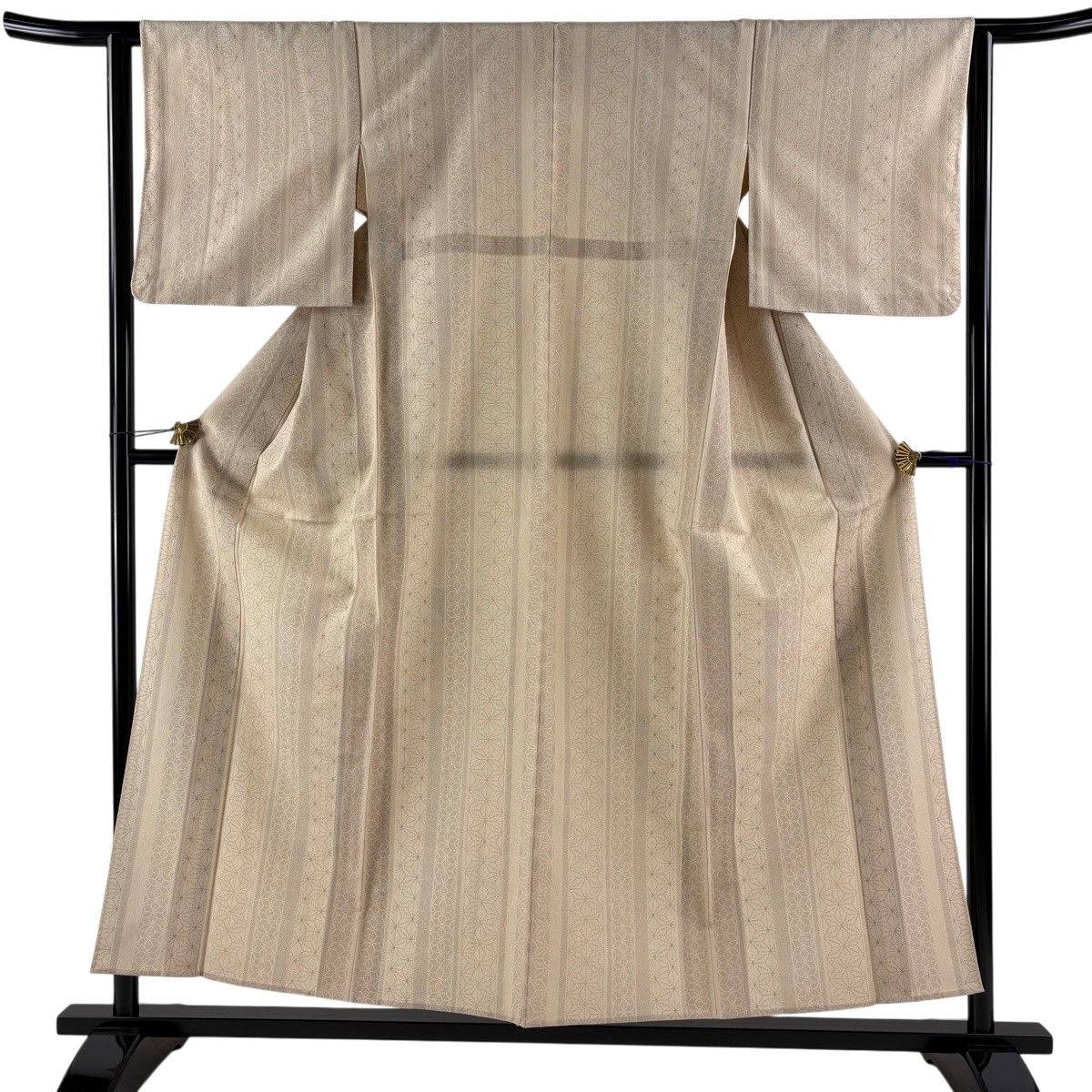 【美品】 紬 身丈155.5cm 裄丈62cm S 単衣 麻の葉 縦縞 薄茶色 正絹 秀品 【中古】