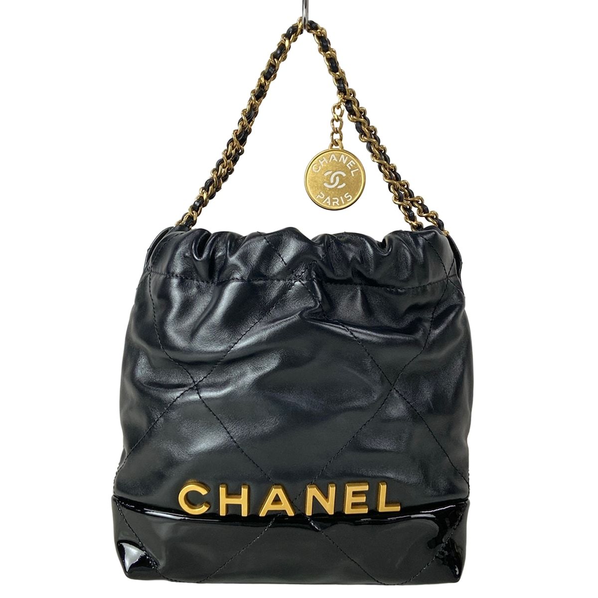 シャネル ハンドバッグ美品 CHANEL 22 ミニ ハンドバッグ AS3980 黒 チェーンハンドル/ヴィンテージゴールド金具/メタルシリアルプレート