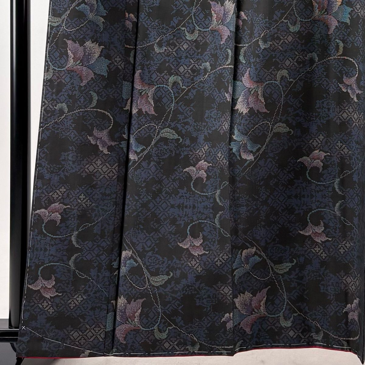 美品】 大島紬 身丈162cm 裄丈65.5cm M 袷 純泥染 証紙 花唐草 幾何学