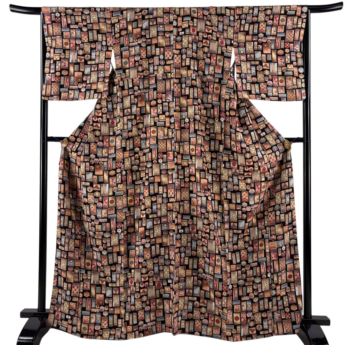 【美品】 小紋 身丈166cm 裄丈66cm M 袷 絵札 花 黒 正絹 秀品 【中古】