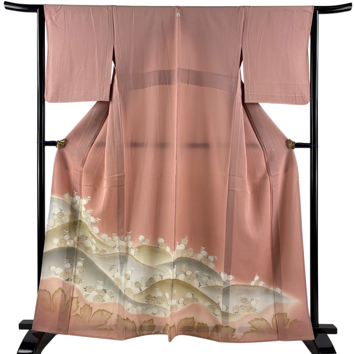 色留袖 身丈162cm 裄丈64.5cm M 単衣 菊 山並み 刺繍 金彩 ピンクベージュ 正絹 秀品 一つ紋 【中古】