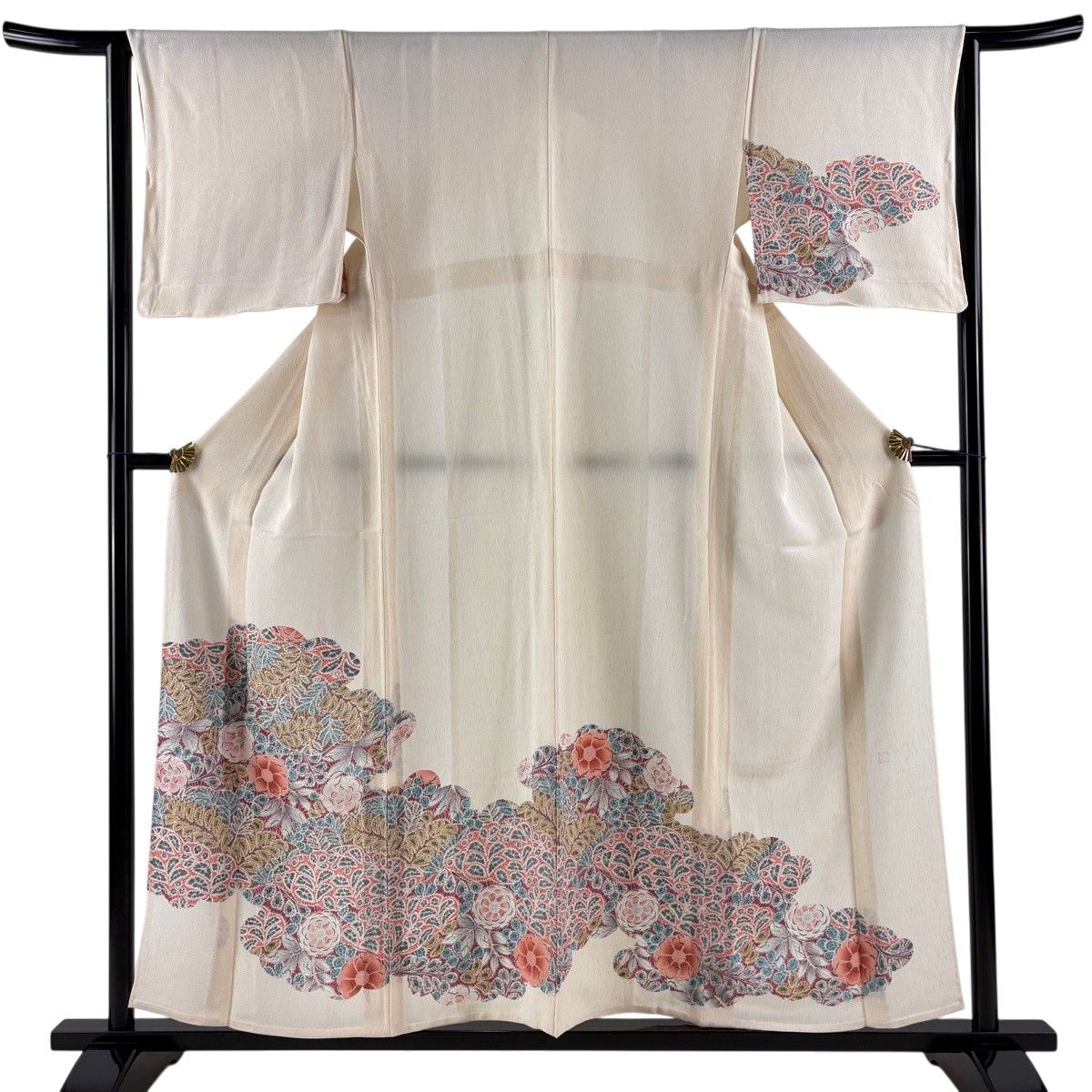 付下げ 身丈156.5cm 裄丈64cm M 単衣 落款 雲取り 草花 縮緬 クリーム 正絹 秀品 【中古】