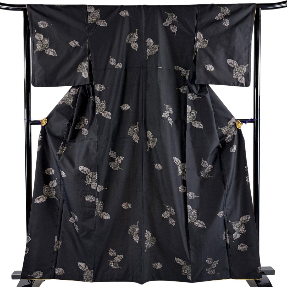 【美品】 紬 身丈163cm 裄丈64.5cm M 袷 葉柄 草花 墨色 正絹 秀品 【中古】
