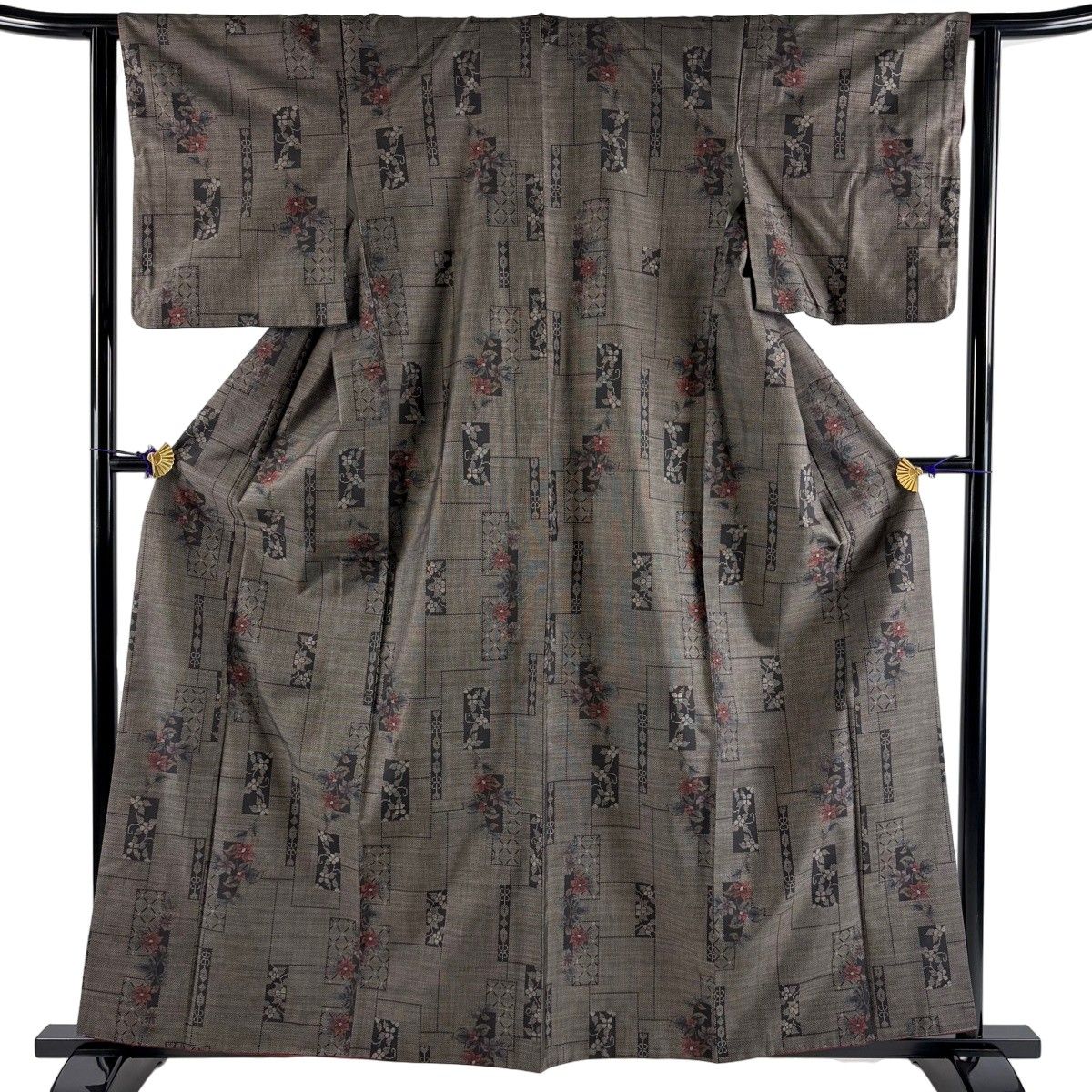 【美品】 紬 身丈161cm 裄丈62cm S 袷 短冊 草花 焦茶色 正絹 秀品 【中古】