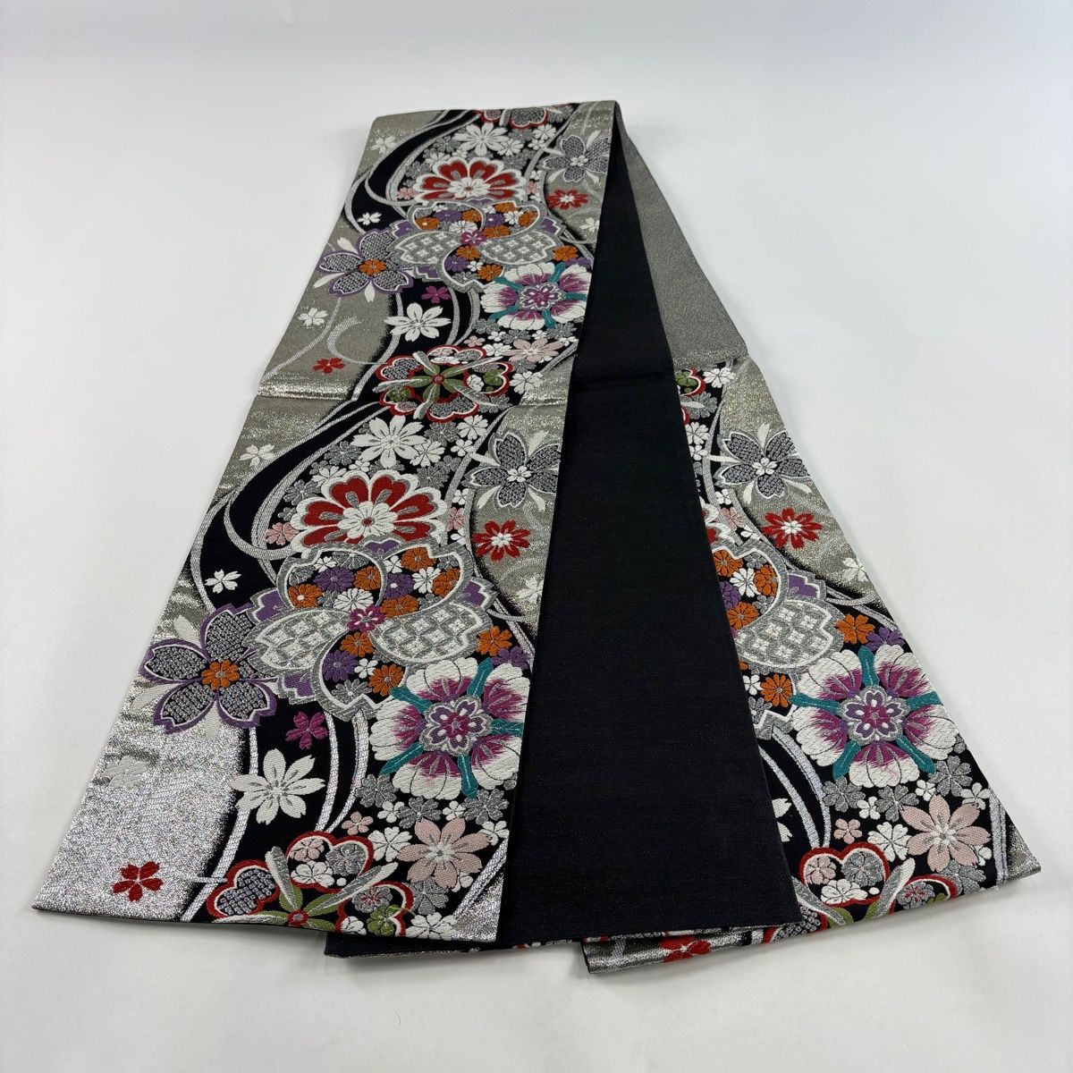 袋帯 秀品 振袖向き 桜 菊 金銀糸 箔 黒 六通 正絹 【中古】 - メルカリ
