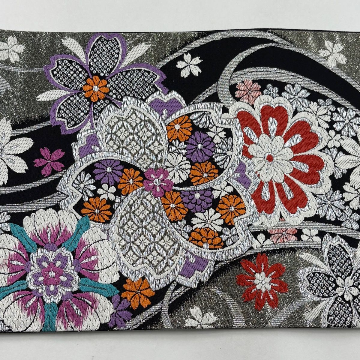 袋帯 秀品 振袖向き 桜 菊 金銀糸 箔 黒 六通 正絹 【中古】 - メルカリ