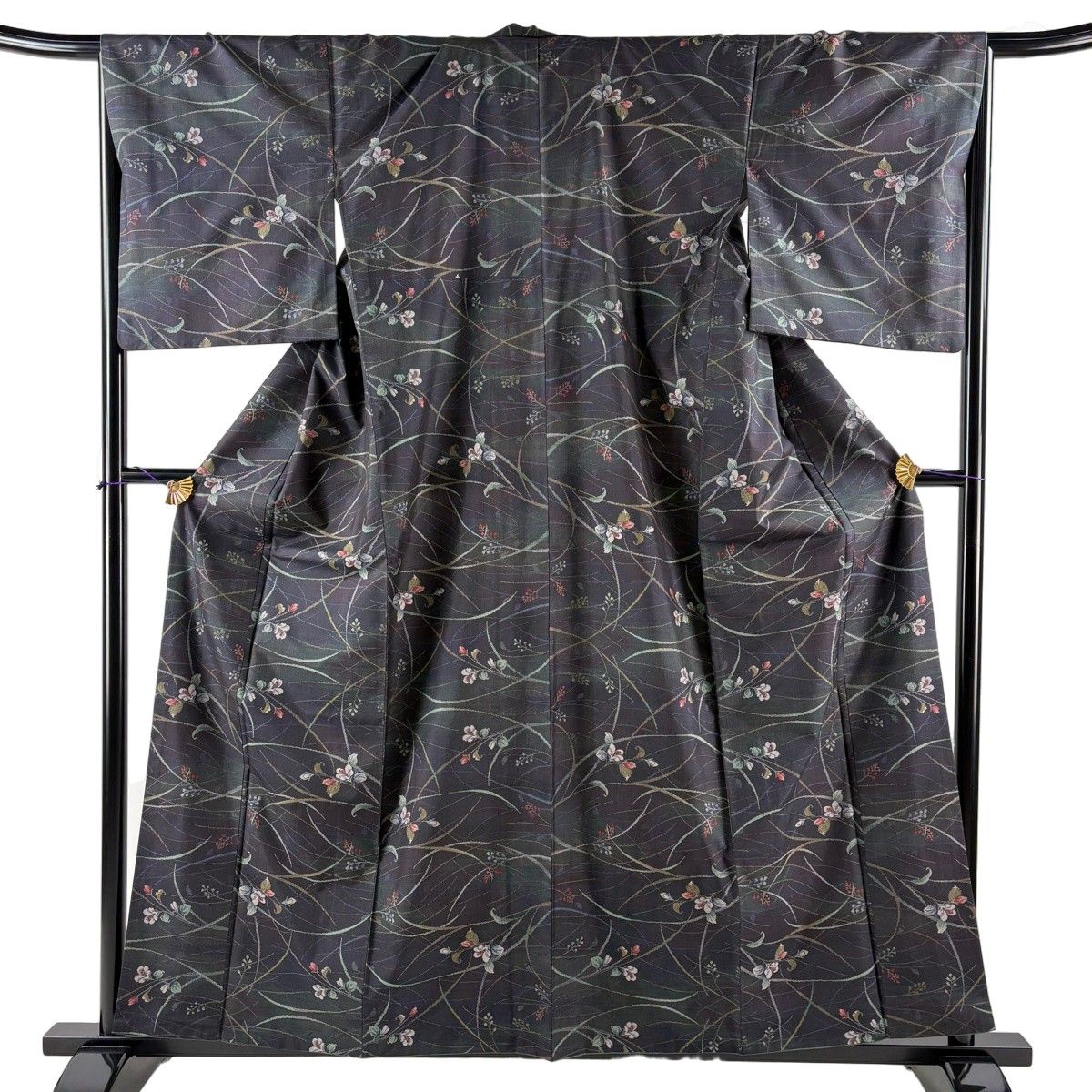 大島紬 身丈158.5cm 裄丈67.5cm L 袷 12マルキ 証紙 草花 芝 黒灰 正絹 逸品 【中古】