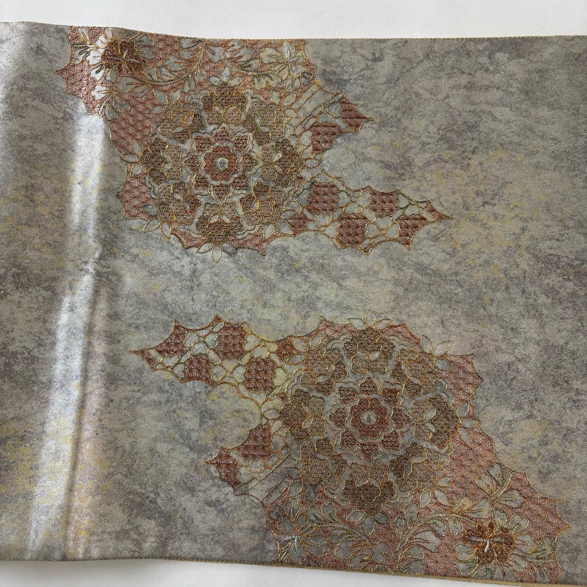 袋帯 秀品 華文 草花 刺繍 箔 銀色 お太鼓柄 正絹 【中古】 - メルカリ