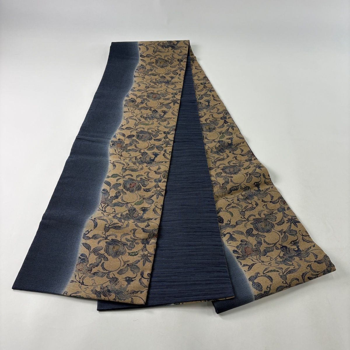 袋帯 名品 花唐草 鳥 染め分け ぼかし 藍色 全通 正絹 【中古】 - メルカリ