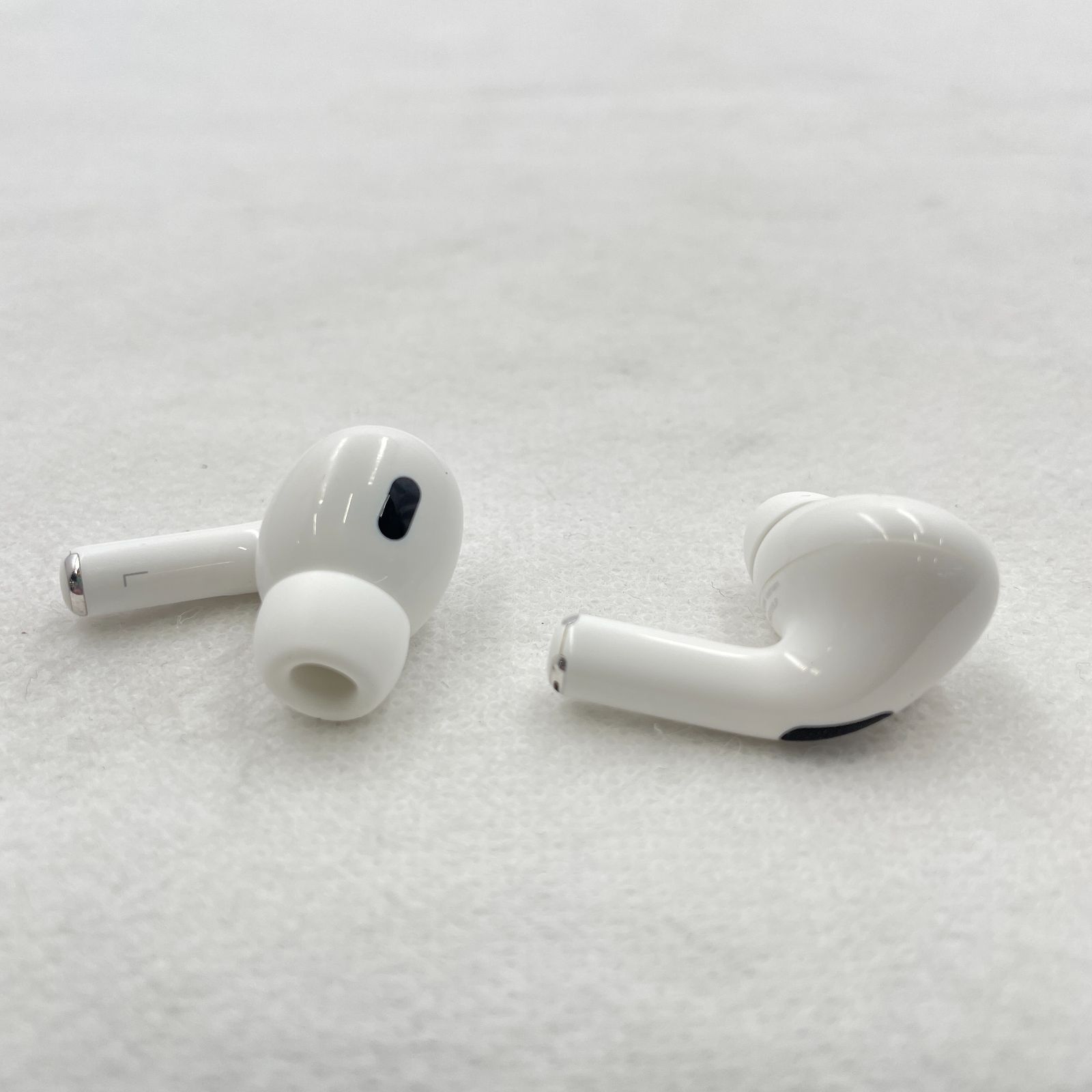 M　Apple AirPods Pro ワイヤレスイヤホン(ジャンク) ☆ジャンク☆Apple ワイヤレスイヤホン AirPods Pro 2 (RM1984) - メルカリ