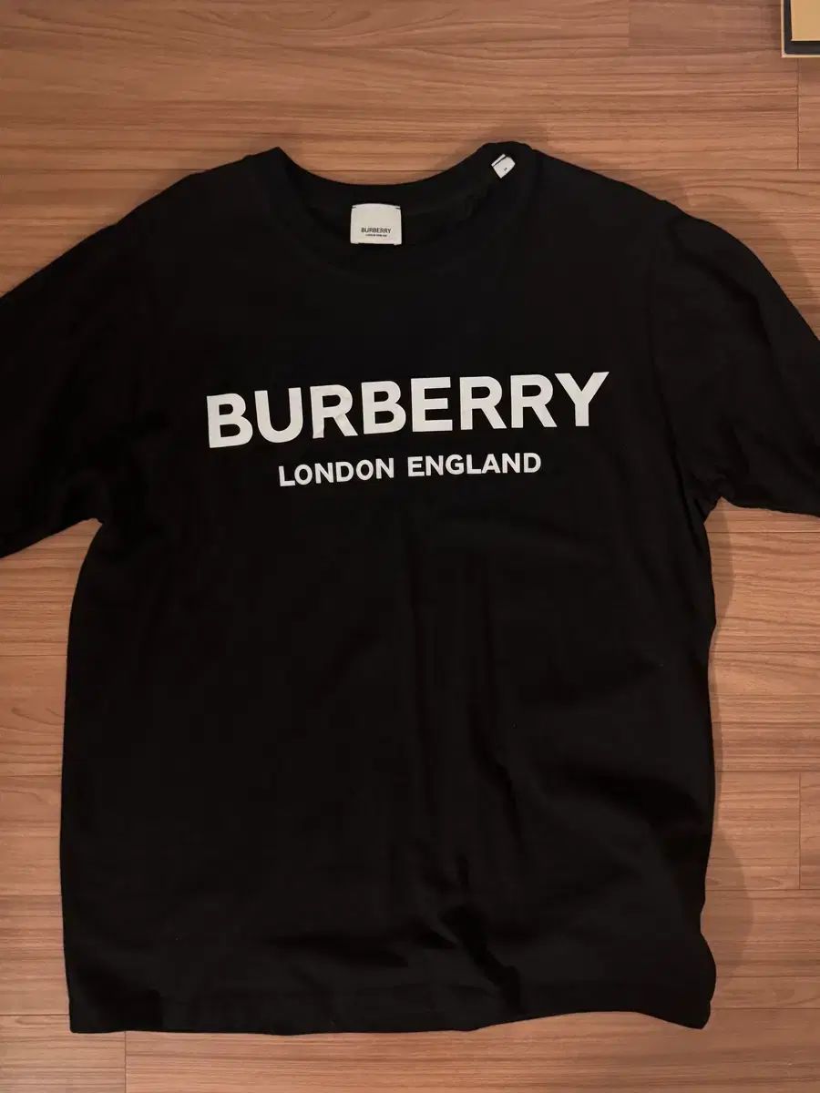 バーバリー ロンドン イングランド 半袖Tシャツ ブラック
